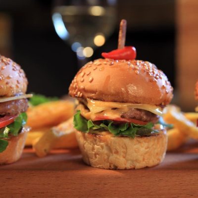 Մինի բուրգեր խոզապուխտով